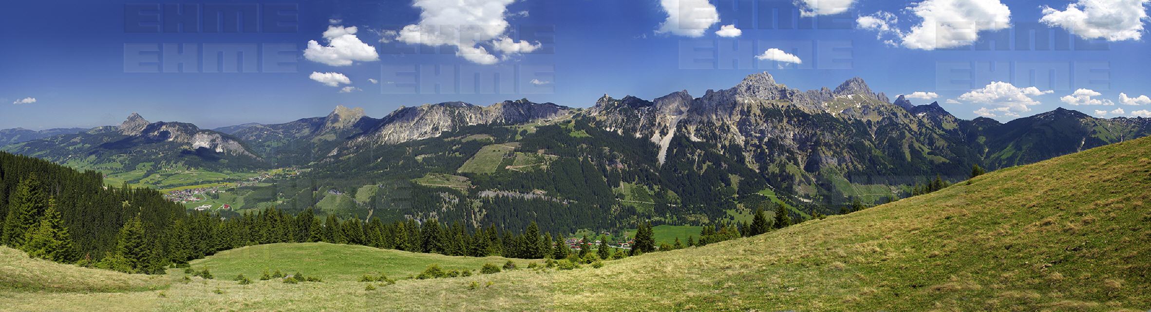 Panorama Tannheimertal im Sommer